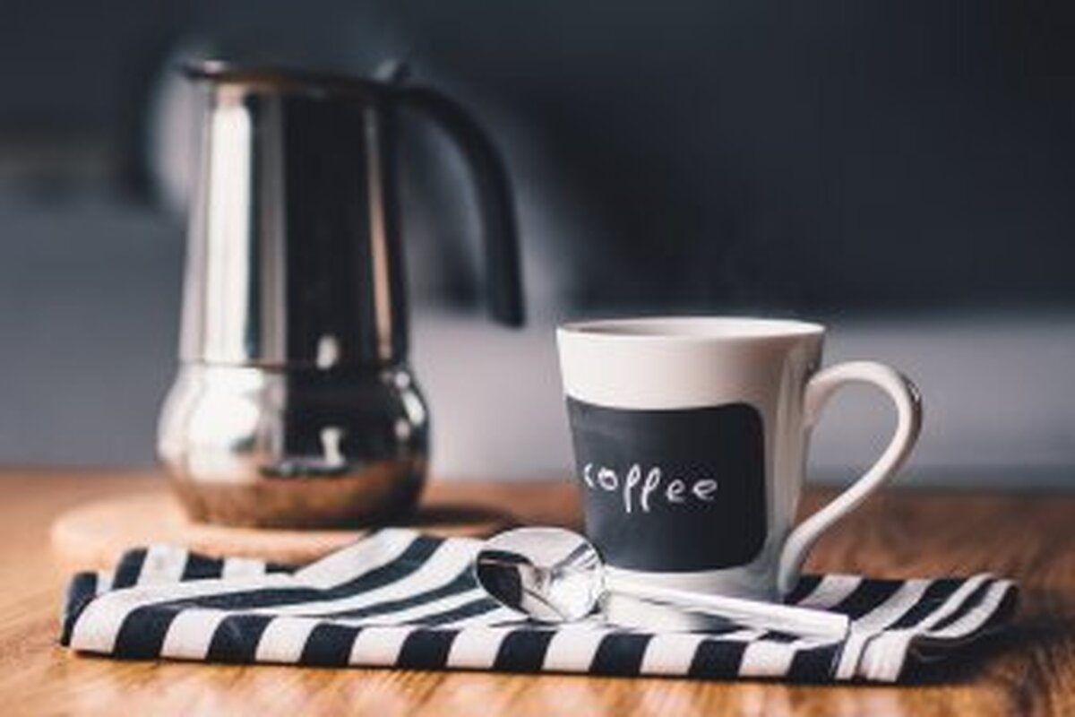 آیا نوشیدن قهوه در صورت داشتن مشکلات قلبی امکان‌پذیر است؟ نظر متخصص شوبیتیدزه