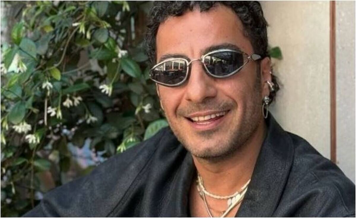 نگاهی به استایل عجیب نوید محمدزاده روی پل عابر!