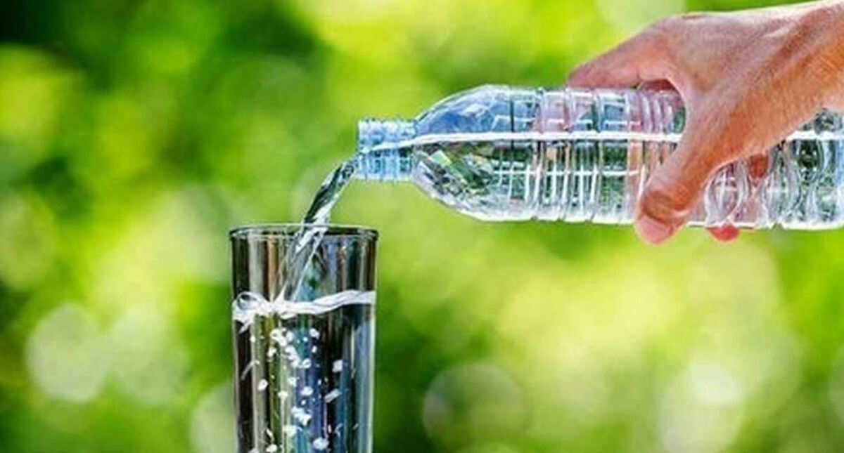آیا نوشیدن آب چاق کننده است؟