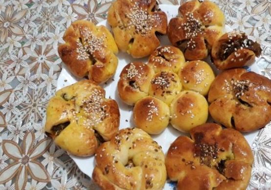 رسپی پخت نان خرما و گردو دارچینی برای عصرانه