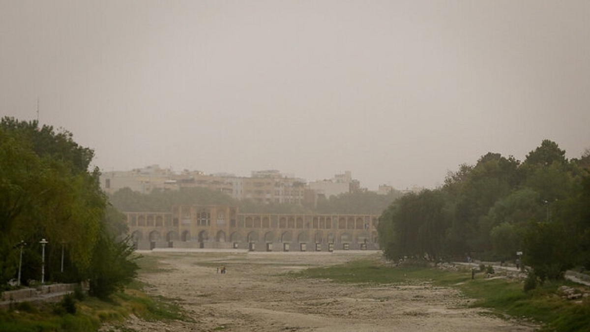 کانون‌های گرد و خاک بیشتر مناطق استان اصفهان را فرا می‌گیرد