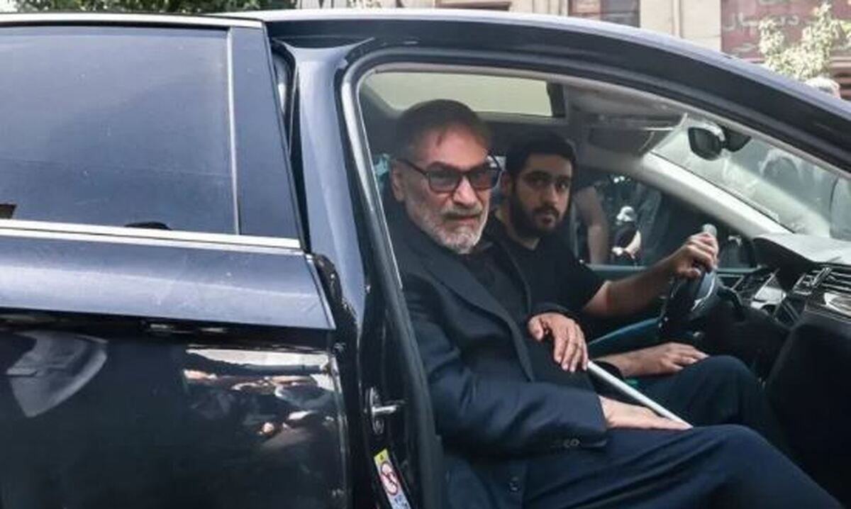 تصویر جنجالی از علی شمخانی سوار بر خودروی چند میلیاردی!