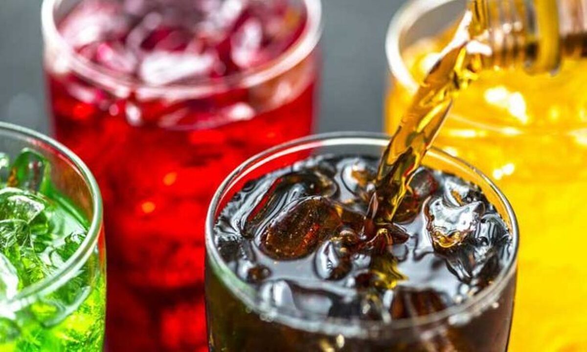 مطالعه‌ای ارتباط احتمالی بین نوشیدنی‌های شیرین و سرطان را نشان می‌دهد