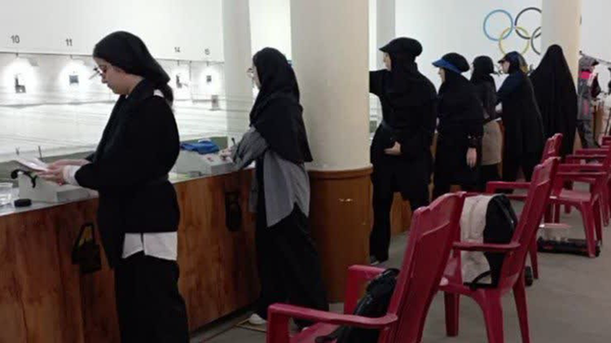 دختران تیرانداز قم در مرحله دوم مسابقات آزاد تفنگ و تپانچه شرکت می‌کنند