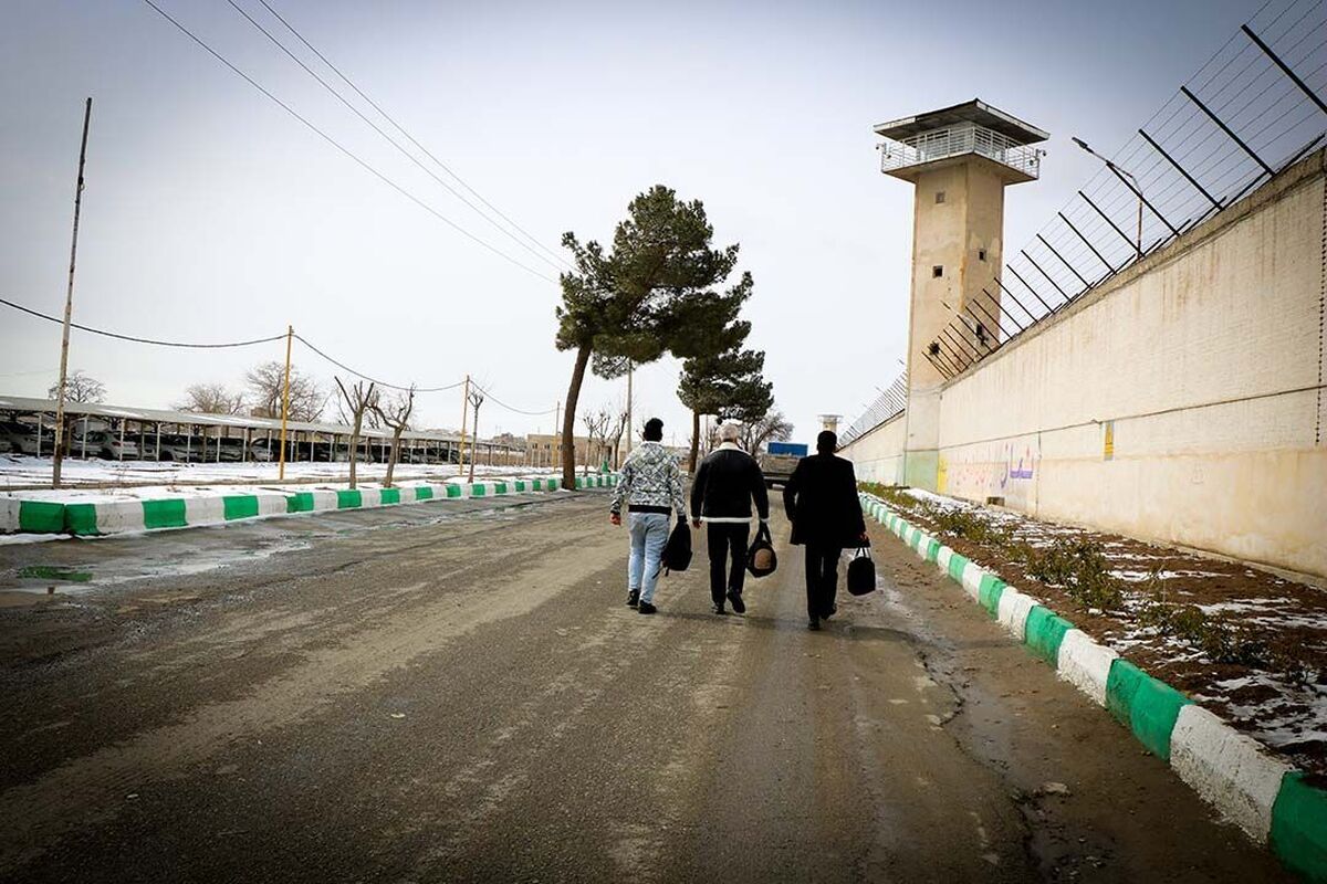 خیران نیک اندیش به حرمت ماه محرم هشت زندانی را در همدان آزاد کردند