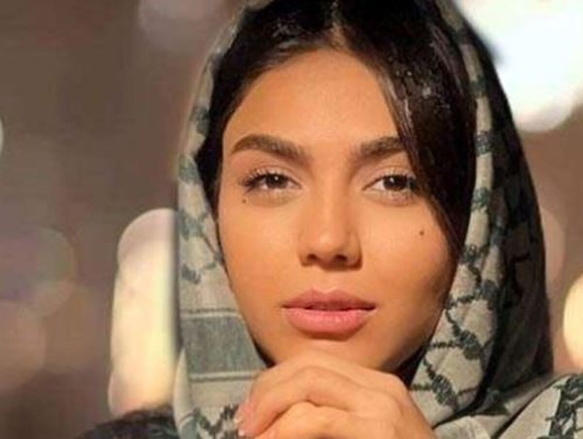 طبیعت گردی آزاده زارعی با یک استایل اسپرت ورزشی/شیک و خندان! +عکس