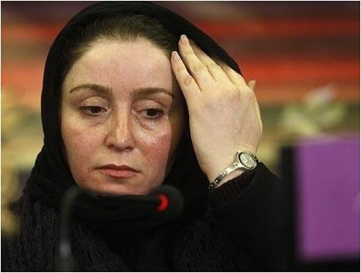 نگاهی به سنگ مزار گلباران شده مادر آسمانی ژاله صامتی/روحش قرین رحمت