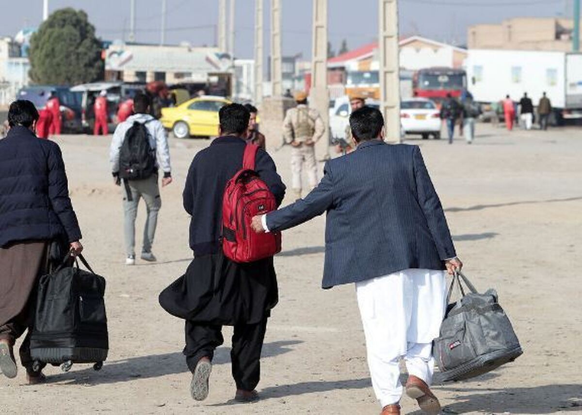 تحویل ۲۶ تبعه غیر مجاز به اردوگاه در شهرستان محمود آباد