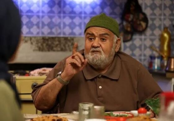 شکل و شمایل جدید اکبر عبدی در یک سریال تلویزیونی جلب توجه کرد