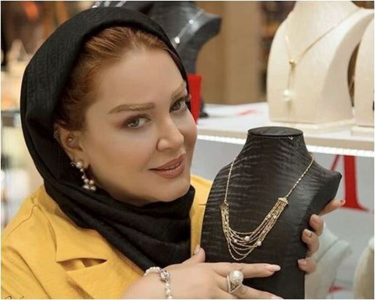 سلفی عجیب بهاره رهنما از نمای خیلی نزدیک از صورت آرایش کرده اش!