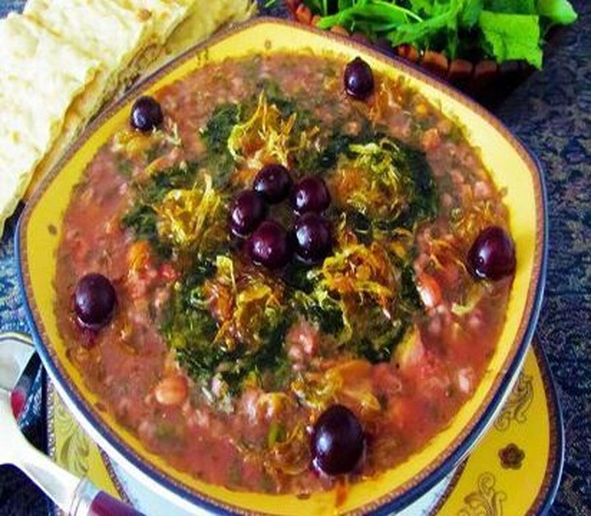 آش میوه اردبیلی یک غذای مقوی و نوستالژی که انگشتاتم باهاش می‌خوری