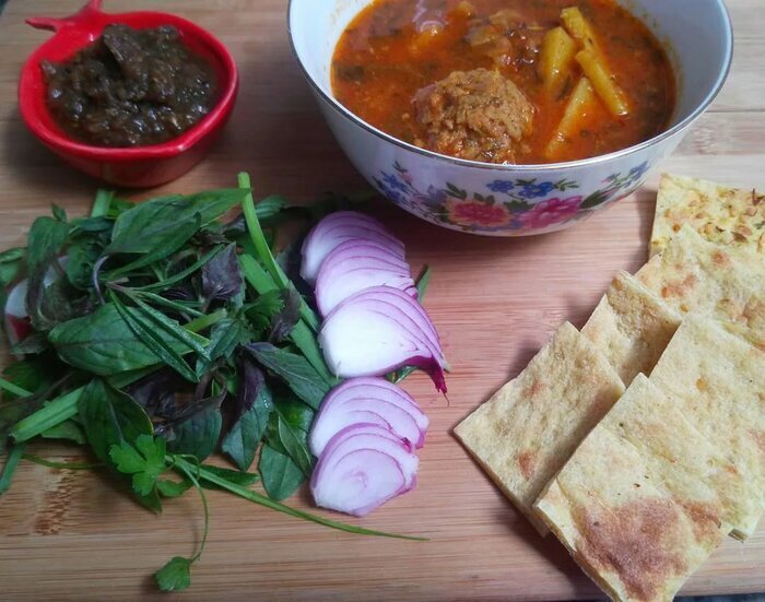 قاتق گوشت؛ غذای سنتی کرمان که همه براش سر و دست می‌شکنن!
