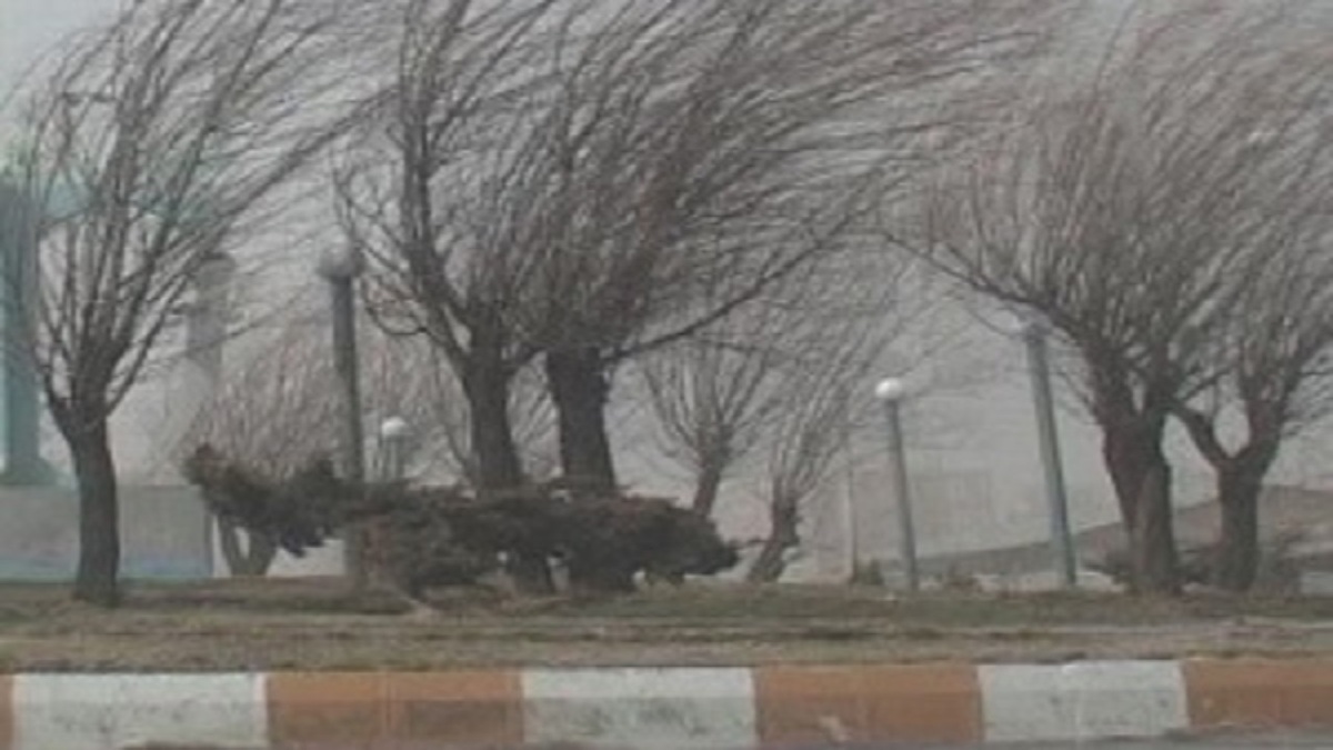 وزش باد و گرد و خاک در البرز