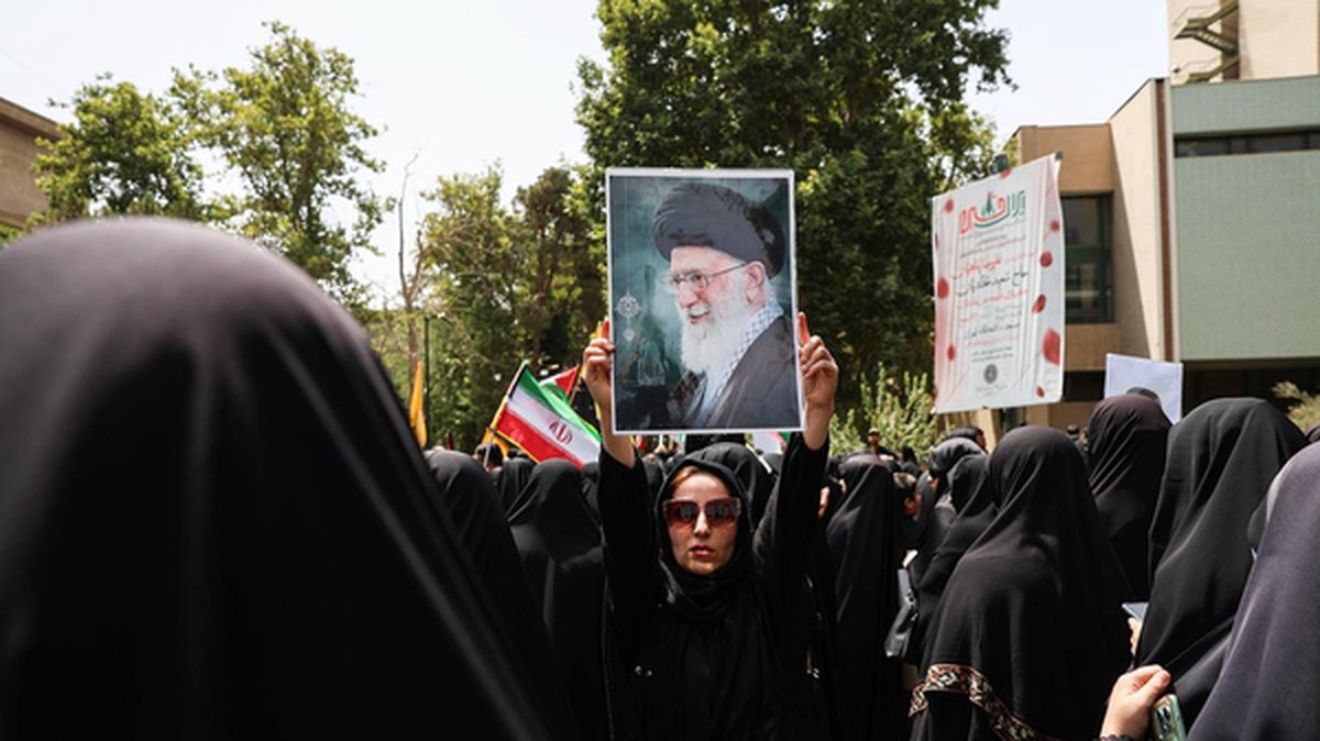 وقتی منتقد رهبری پرستار خط مقدم جنگ تحمیلی شد!