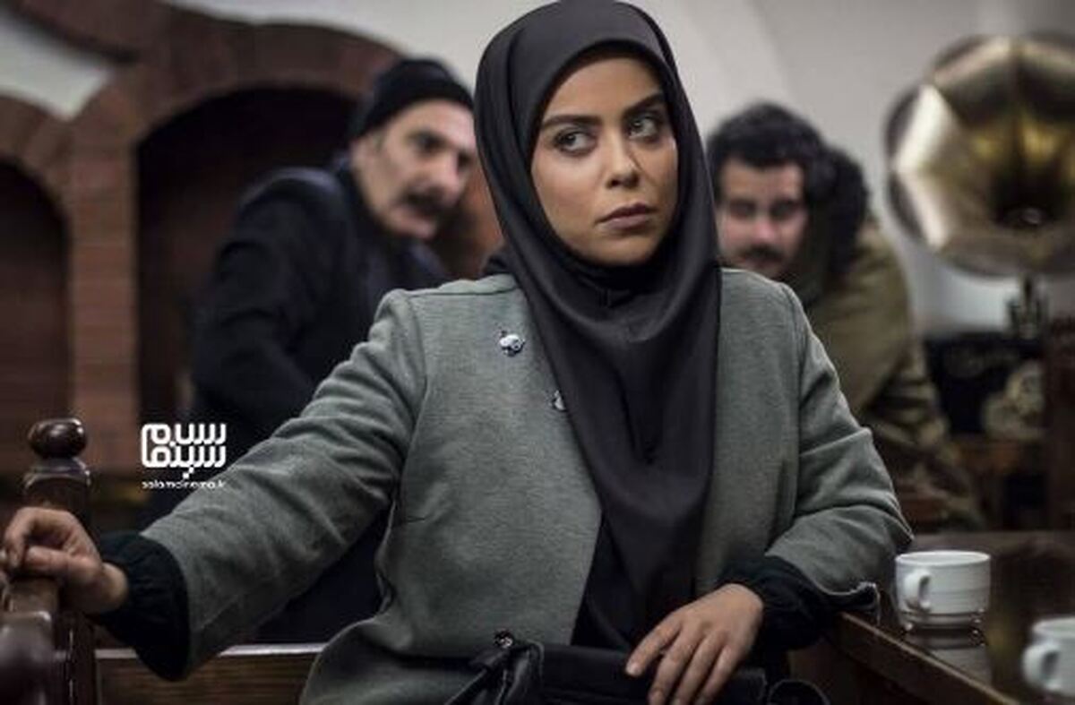 میکاپ نچرال و ساده الهام اخوان با یک ژست کیوت/ببینید