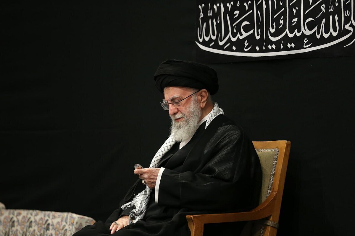 سناتور پاکستانی:حضور رهبر معظم انقلاب در مراسم عزاداری پیامی صریح برای دشمنان بود