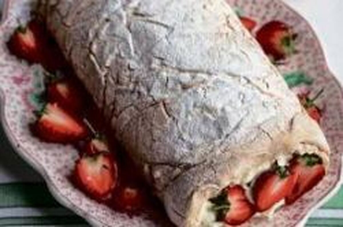 این دسر خوشرنگ و معروف را برای عشقتان درست کنید