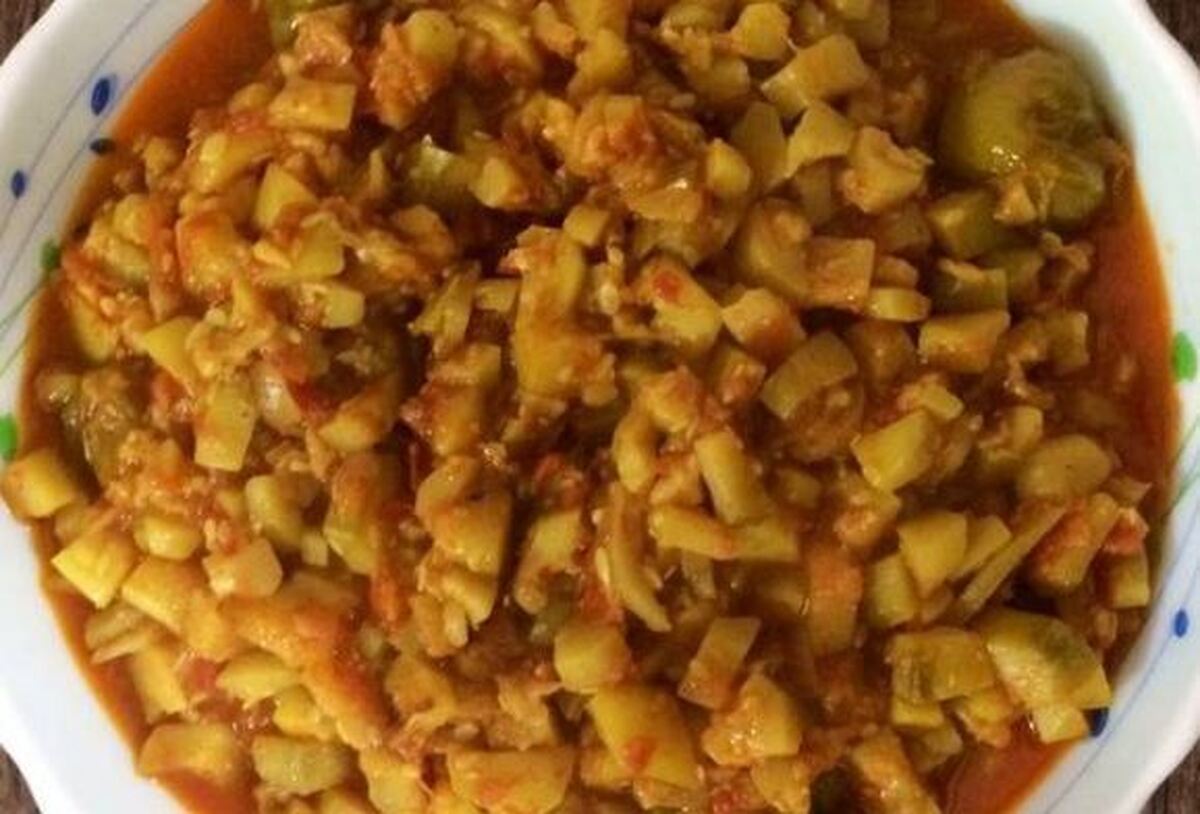 برای افراد رژیمی این خوراک کدو با گوجه سبز را آماده کنید