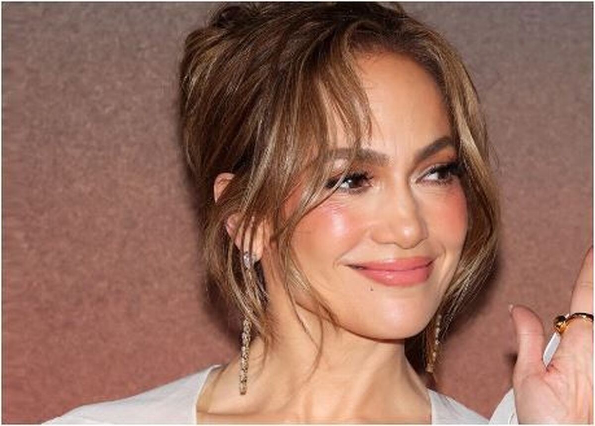 جنیفر لوپز با مدل و رنگ موی جدیدش سونامی به پا کرد/دختر ۱۸ ساله رو میزاره تو جیبش!