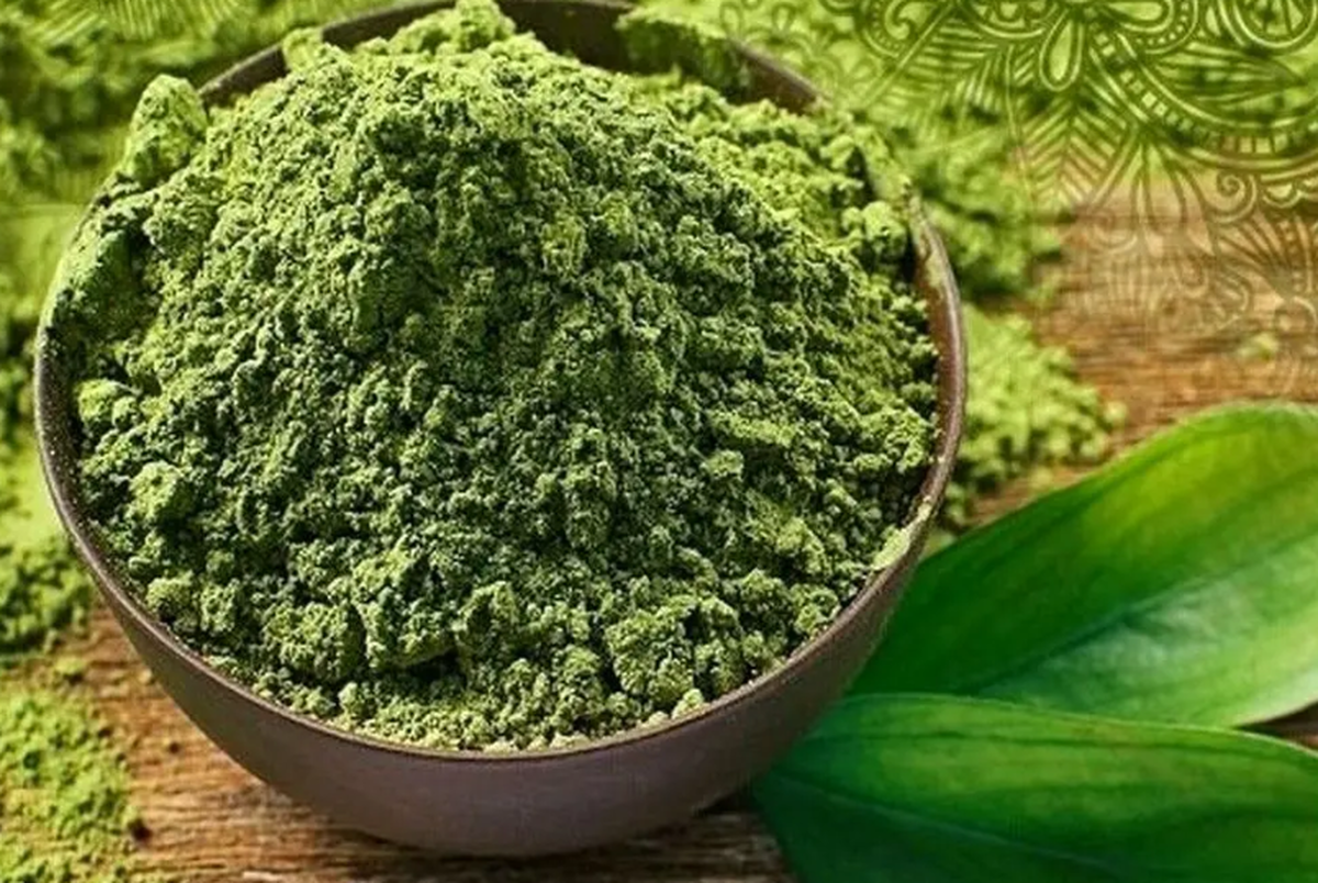 برای مراقبت از پوست و موی خود از حنا استفاده کنید!