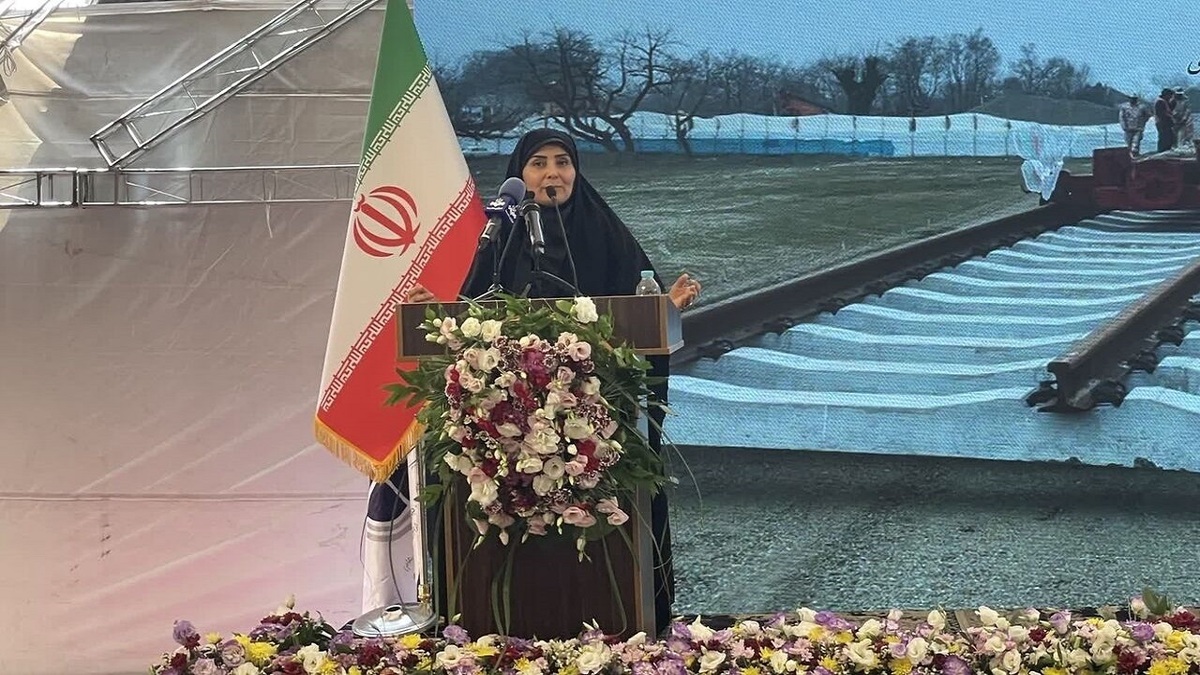 عملیات ریل‌گذاری راه‌آهن چهارمحال و بختیاری با دستور وزیر راه و شهرسازی آغاز شد