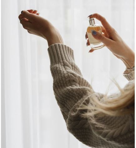 چطور با ترکیب عطر‌ها رایحه خاص و به‌یادماندنی خود را بسازیم؟