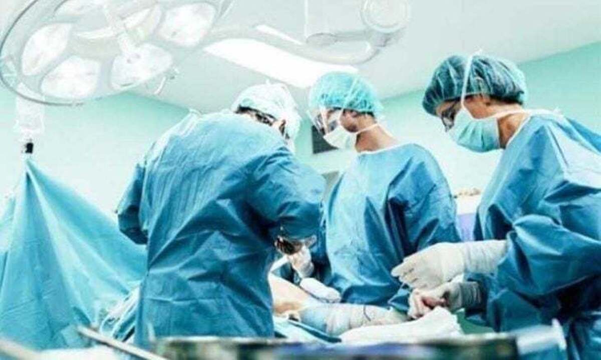 برای اولین بار: یک تومور مغزی از بدن یک بیمار در حالی که بیدار بود در عمان خارج شد