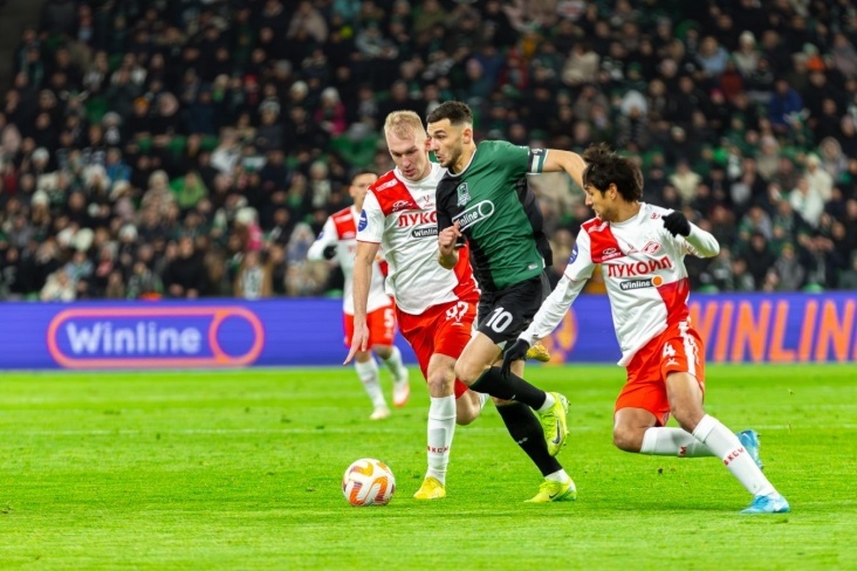 مدیر برنامه مدافع بانفیلد درباره علاقه اسپارتاک و کراسنودار صحبت می‌کند