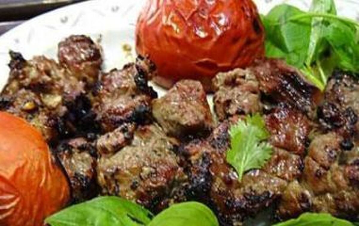 این غذا مخصوص لذیذ خورا است / دستور تهیه کباب دودی محشر گیلانی