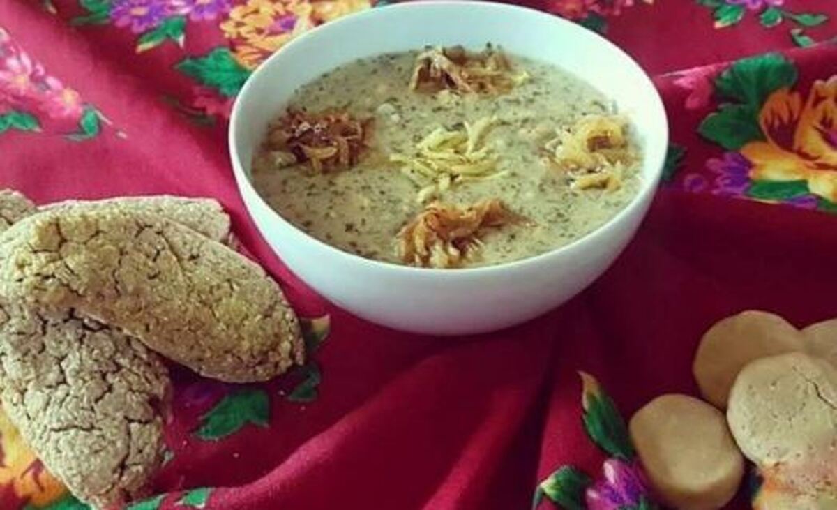 آش ترخینه شیر را  با عدس و بلغور گندم  درست کنید