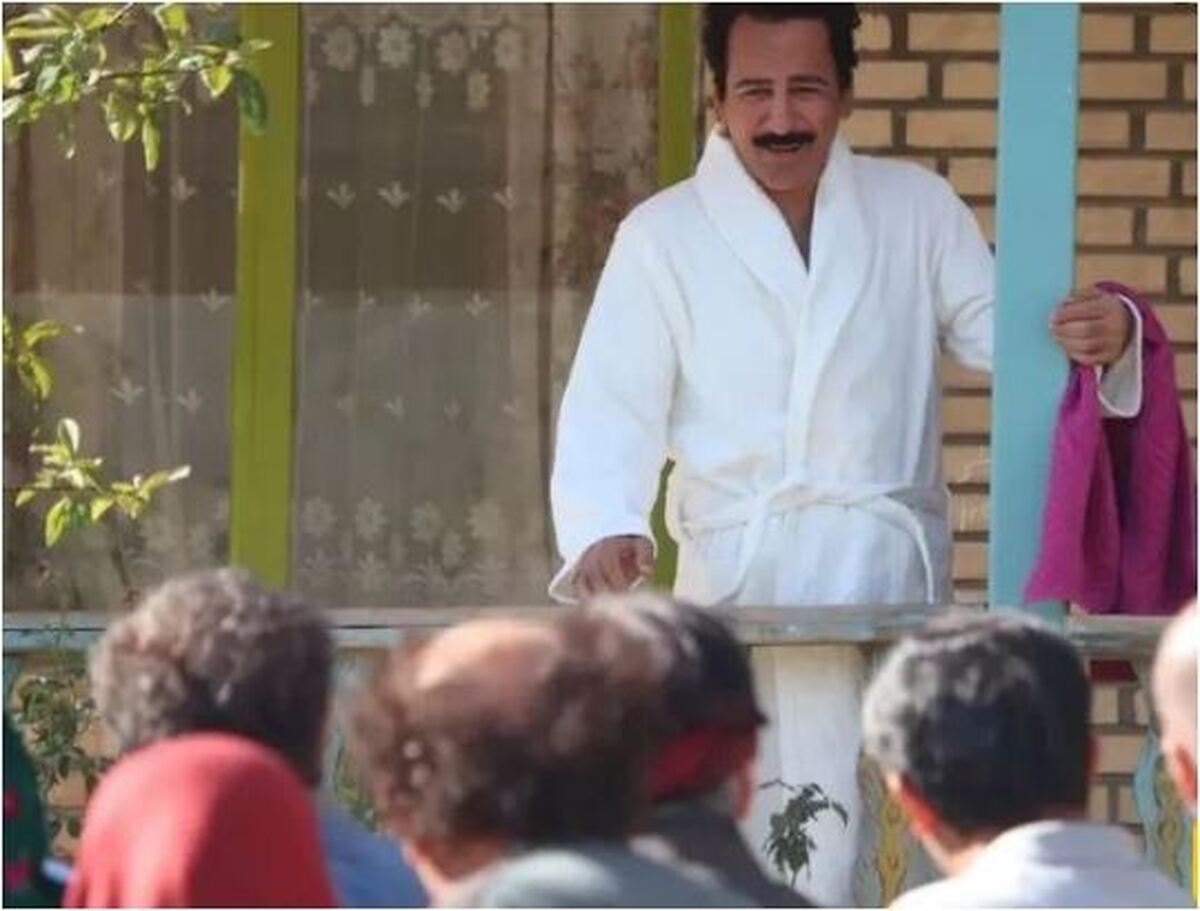 سلفی خانوادگی حمیدرضا آذرنگ کنار همسر جوان و پسر شیطونش را از دست ندهید+عکس