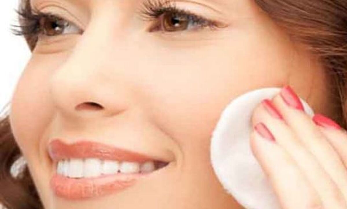 معرفی چند پاک کننده طبیعی آرایش صورت