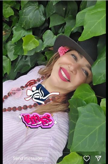 بهاره رهنما با ست صورتی در باغ گل‌ها جلب توجه کرد! +عکس