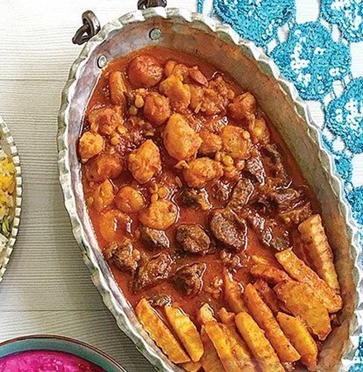 پلو خورش به یک غذای درباری برای ناهار مهمان‌های ویژه