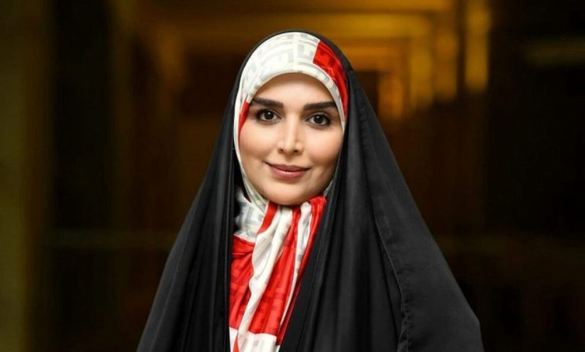 استوری حسینی مژده لواسانی با یک ژست متفکرانه وایرال شد