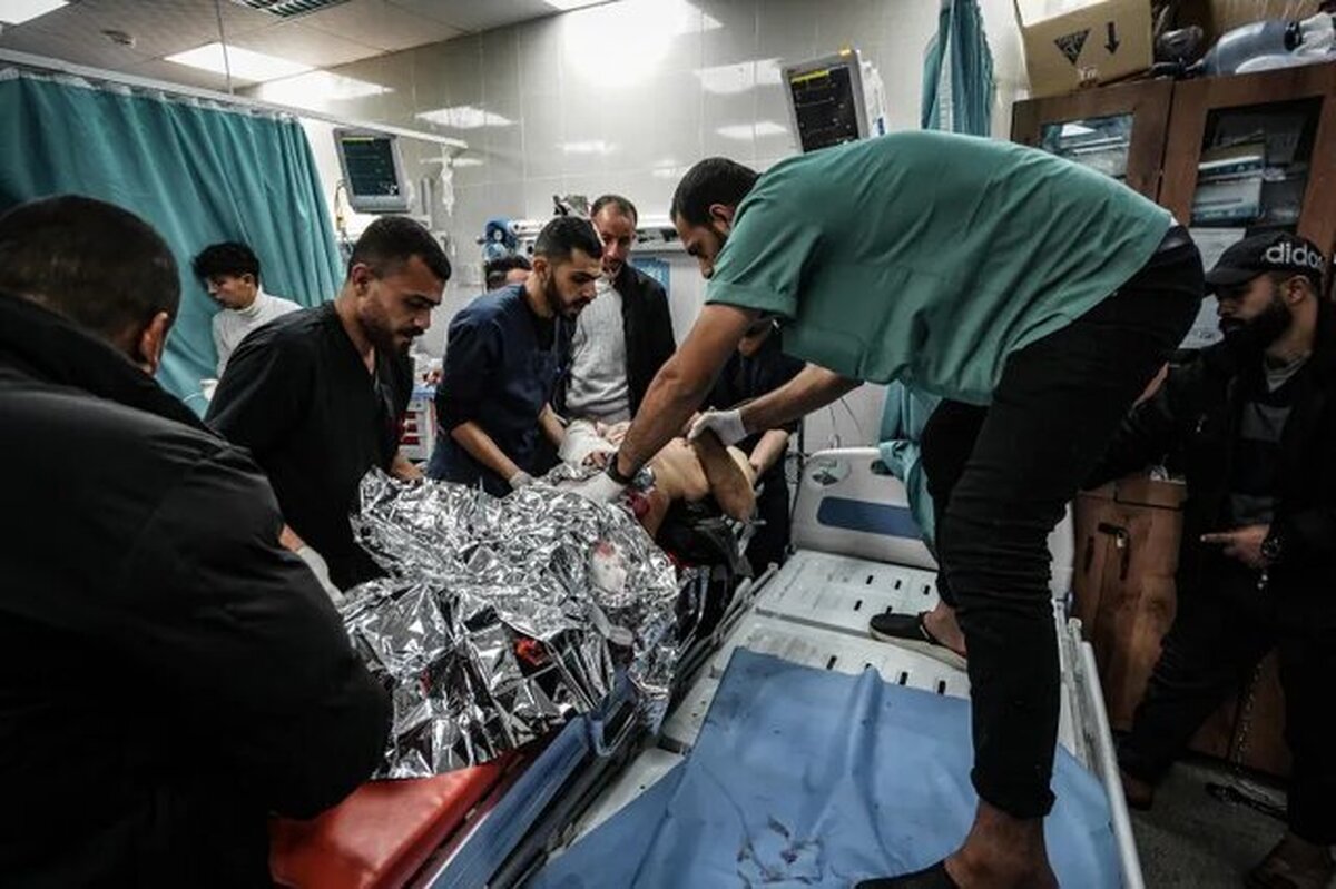 کادر پزشکی بیمارستان ناصر در غزه: تانک‌های دشمن چند قدم با ما فاصله دارند