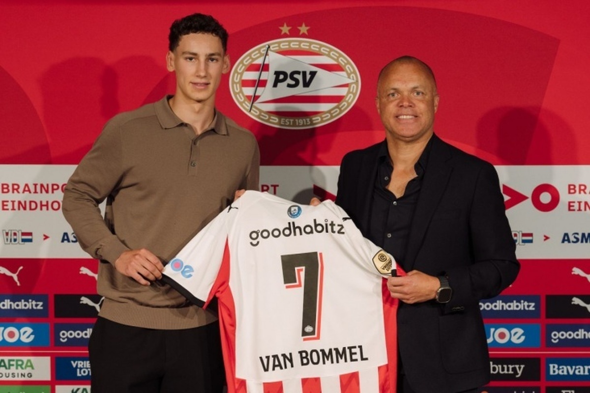 پسر مارک ون بومل به PSV می‌پیوندد
