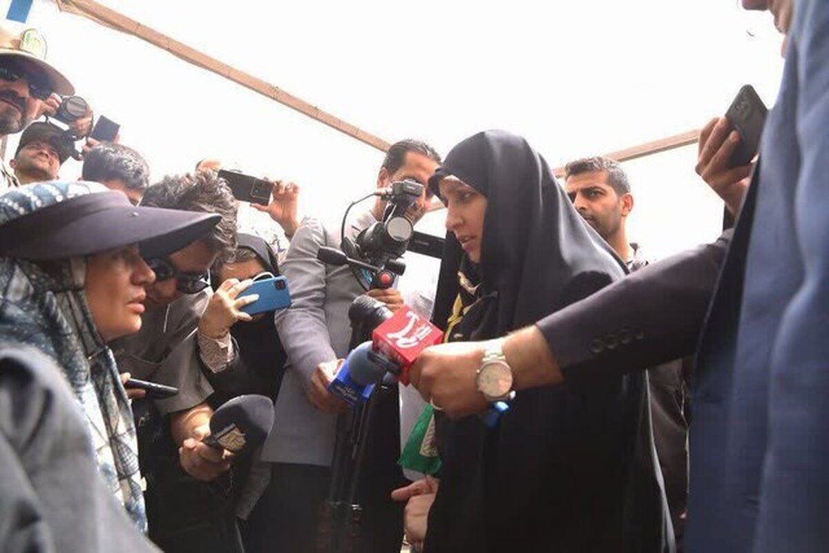 تمام اموال و وسایل منزل اتباع، بدون هیچ‌گونه تفتیش یا اخذ گمرک در حال عبور از مرز است