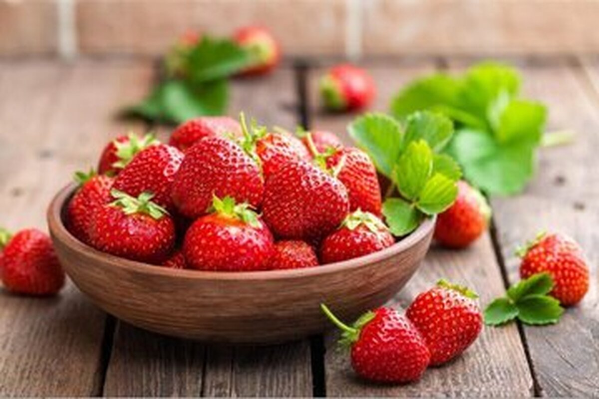 کاهش علائم آکنه با خوردن توت فرنگی!