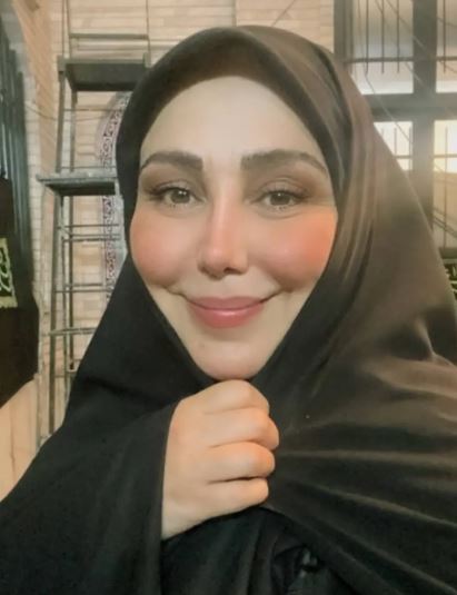 چهره بانمک بهنوش بختیاری با لپ‌های گلی و چادر مشکی! +عکس