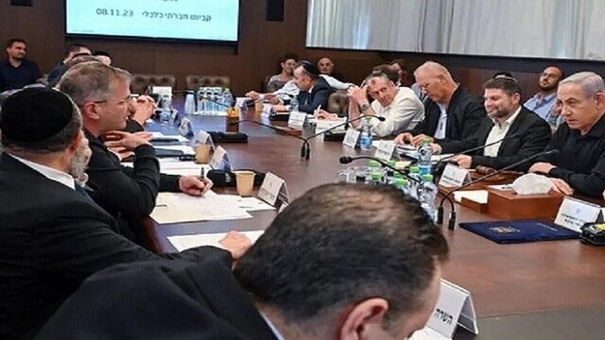 تحلیلگر آحارونوت: ۶ ماه بعد از آغاز جنگ، نتانیاهو آماده آتش‌بس بود، اما بقای سیاسی خود را انتخاب کرد