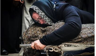 گریه‌های جگر سوز زیبا بروفه در مراسم فوت همسرش! +عکس