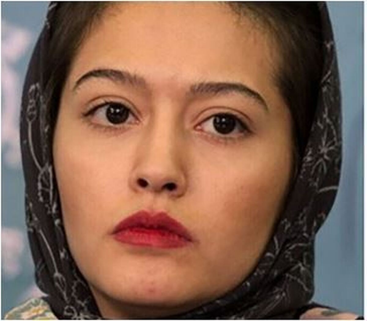 نگاهی به دکور شیک و مینیمال خانه نقلی پردیس احمدیه با تابلو‌های زیبا
