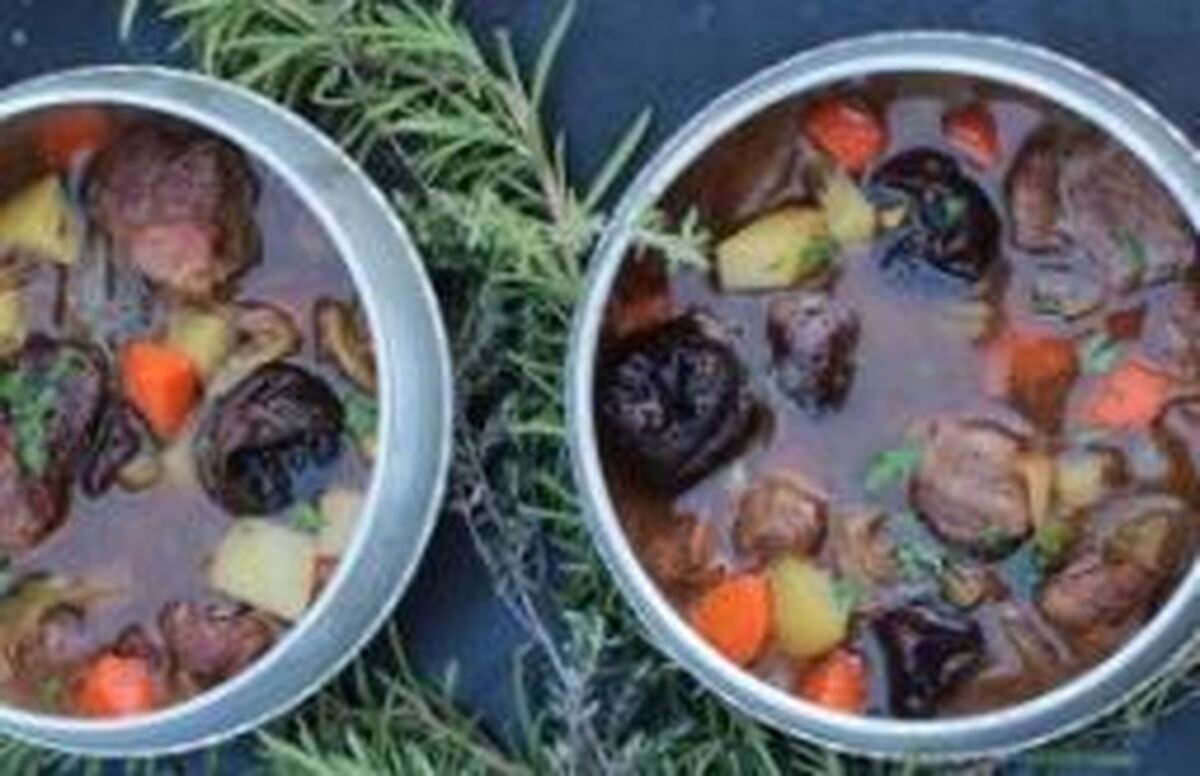 دستور پخت خورش سیب و آلو قیسی برای ناهار