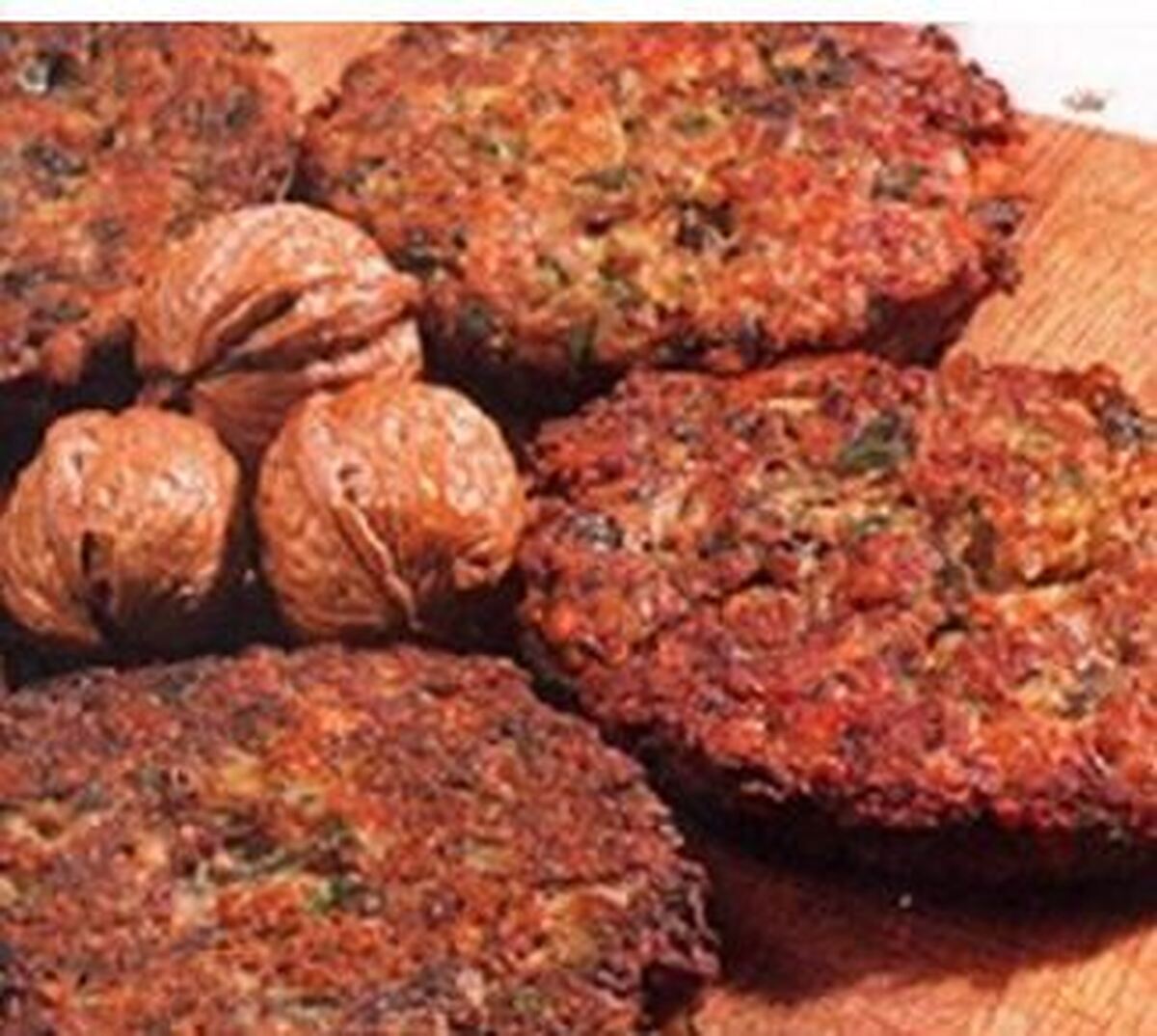 اینبار کتلت گردویی را با گوشت چرخی و پودر سوخاری آماده کنید