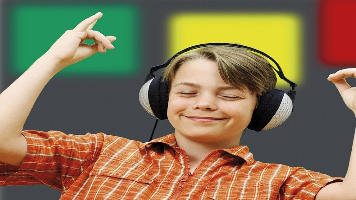 استفاده زیاد از هدفون تهدیدی برای شنوایی جوانان!