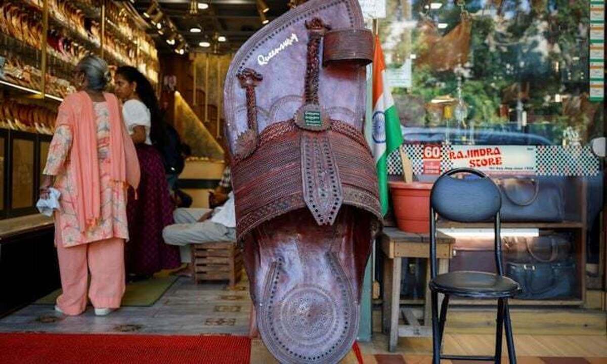 پرادا پس از رسوایی صندل، به دنبال همکاری با صنعتگران کفش هندی است