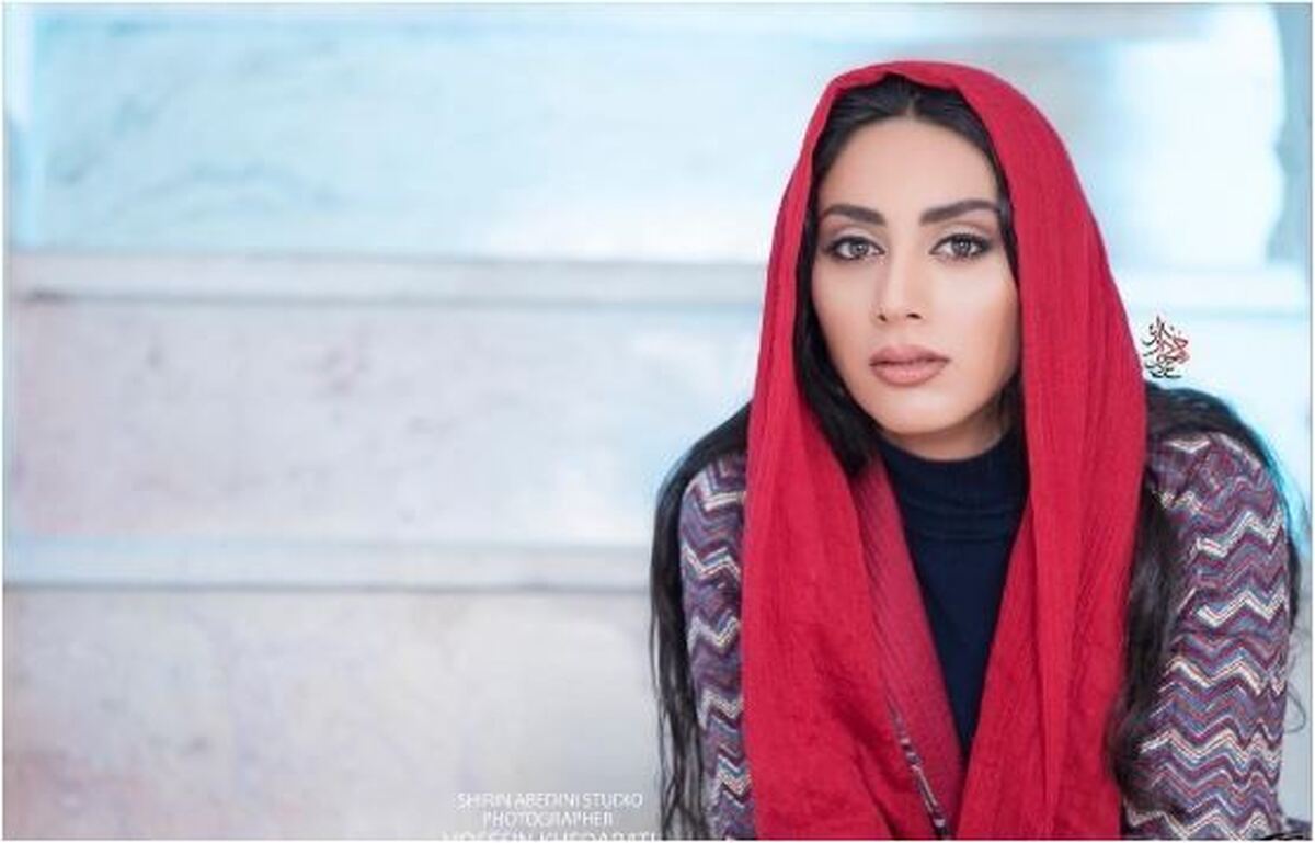 استایل جذاب و خاص مونا فرجاد با دستمال سر توری اش را از دست ندهید/چه ست جذابی هم زده!