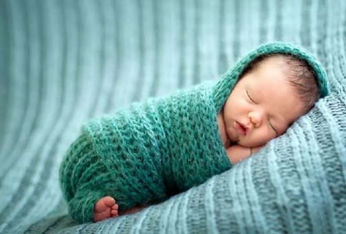 آب دادن به نوزاد از چند ماهگی مجاز است؟