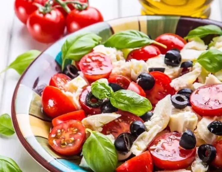 اگر دائما احساس خستگی دارید، اما نمی‌توانید بخوابید، بخوانید!